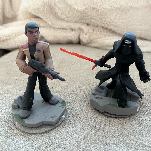 Lot of 27 preowned Disney Infinity Characters - Picture 3 of 14